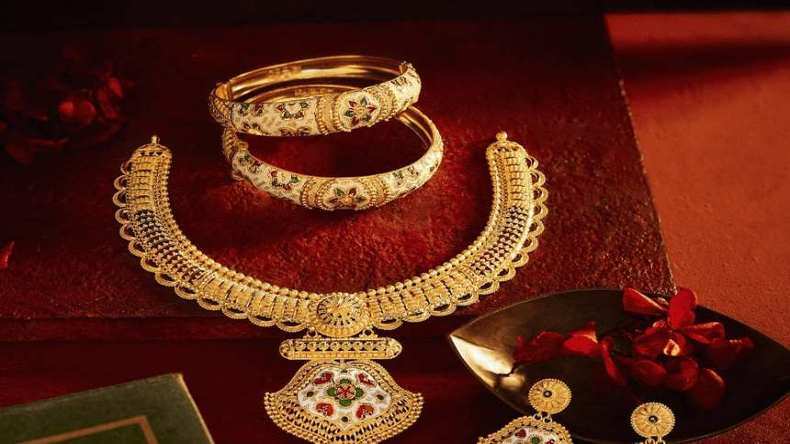 Dhanteras Gold Price: धनतेरस के दिन सस्ता हुआ सोना-चांदी, चेक करें आज के रेट