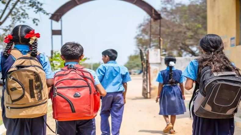 Haryana School Closed: हरियाणा में दिवाली तक स्कूलों की छुट्टी, प्रशासन ने लिया बड़ा फैसला