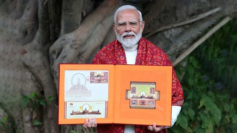 Ram Mandir: प्रधानमंत्री ने जारी किए अयोध्या राम मंदिर प्राण प्रतिष्ठा डाक टिकट, देखें तस्वीरें