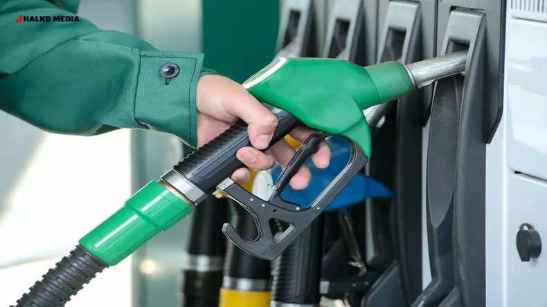 Petrol Diesel Price Today: देश में पेट्रोल डीजल की कीमतों में राहत, देखें शनिवार का ताज़ा दाम 